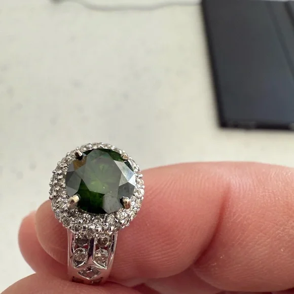 Rare $16,900 Green Diamond Ring. 3.15 Carats set in 14k white gold. - Picture 15 of 17